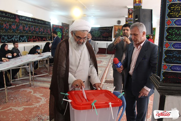 نماینده خبرگان رهبری در مازندران رای خود را به صندوق انداخت