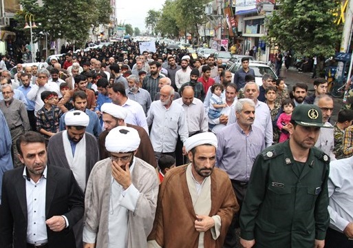 اجتماع بزرگ مدافعان حریم خانواده در زیر باراش باران تابستانی شهرستان قائم‎شهر برگزار شد+تصاویر